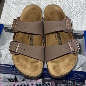 LIKE NEW Birkenstock Arizona sandals - size 36